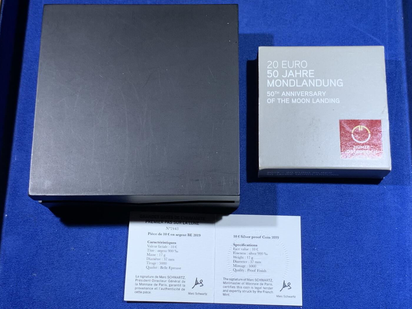 《竞宝斋》第438场 周日，周一，周二 3场连拍 （全场包邮） 四枚一组 NGC PF70UC 2019年登月50周年银币 美国阿波罗11号1美元精制纪念银币 黑盒 首期（克劳斯2021年世界硬币大赛最佳时事币，26.73克重，999纯银，币径38.1MM）+ 法国彩色树脂双面镶嵌10欧精制纪念银币（17.3克900银，币径37MM，限量5千枚）+ 奥地利夜光荧映20欧精制纪念银币（22.4克重，925银，币径34MM，限量发行3万枚，盒证齐全）+ 澳大利亚阿