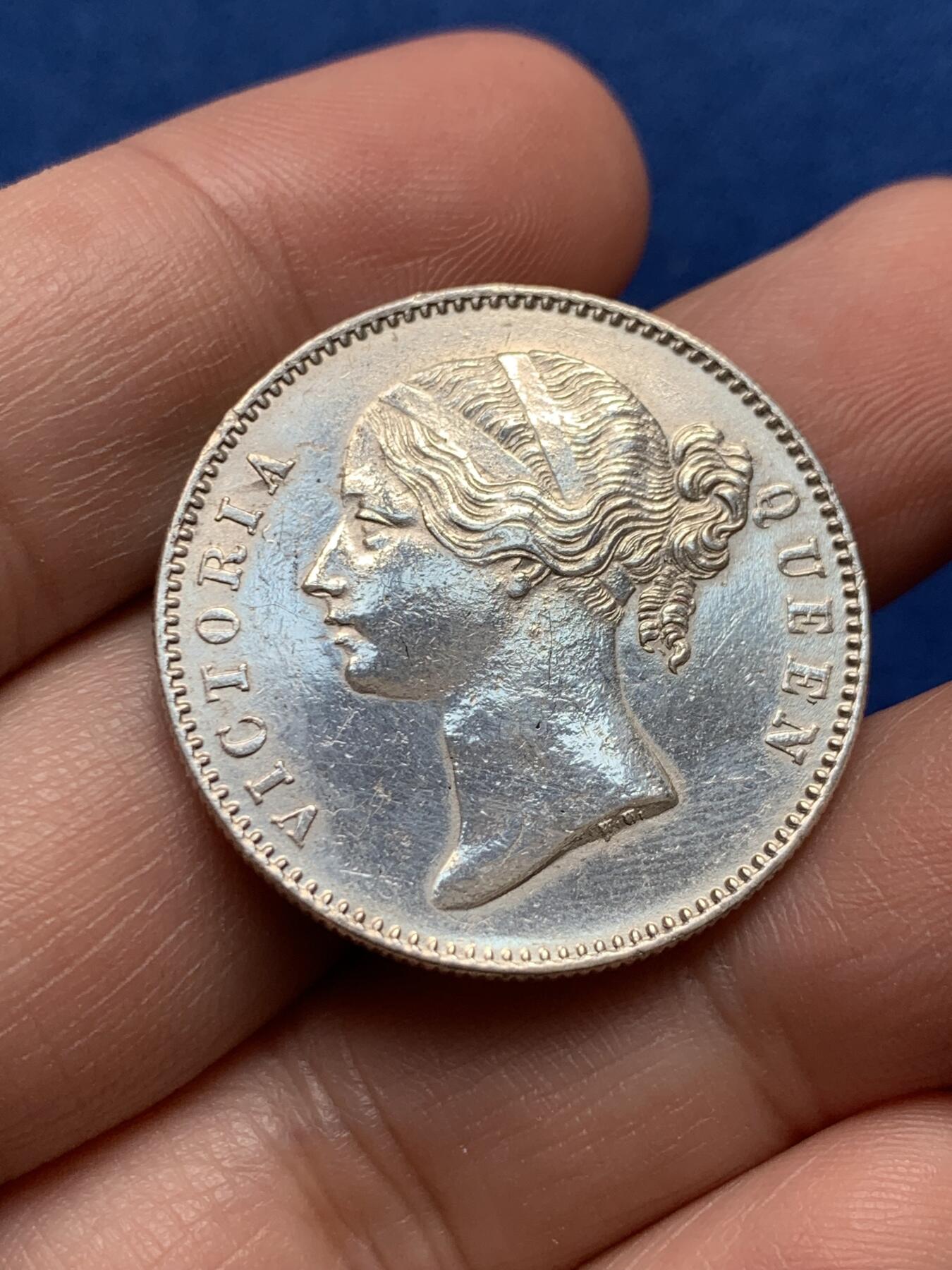 《竞宝斋》第438场 周日，周一，周二 3场连拍 （全场包邮） 东印度公司 1840年 维多利亚女王双辫 1卢比银币 好品