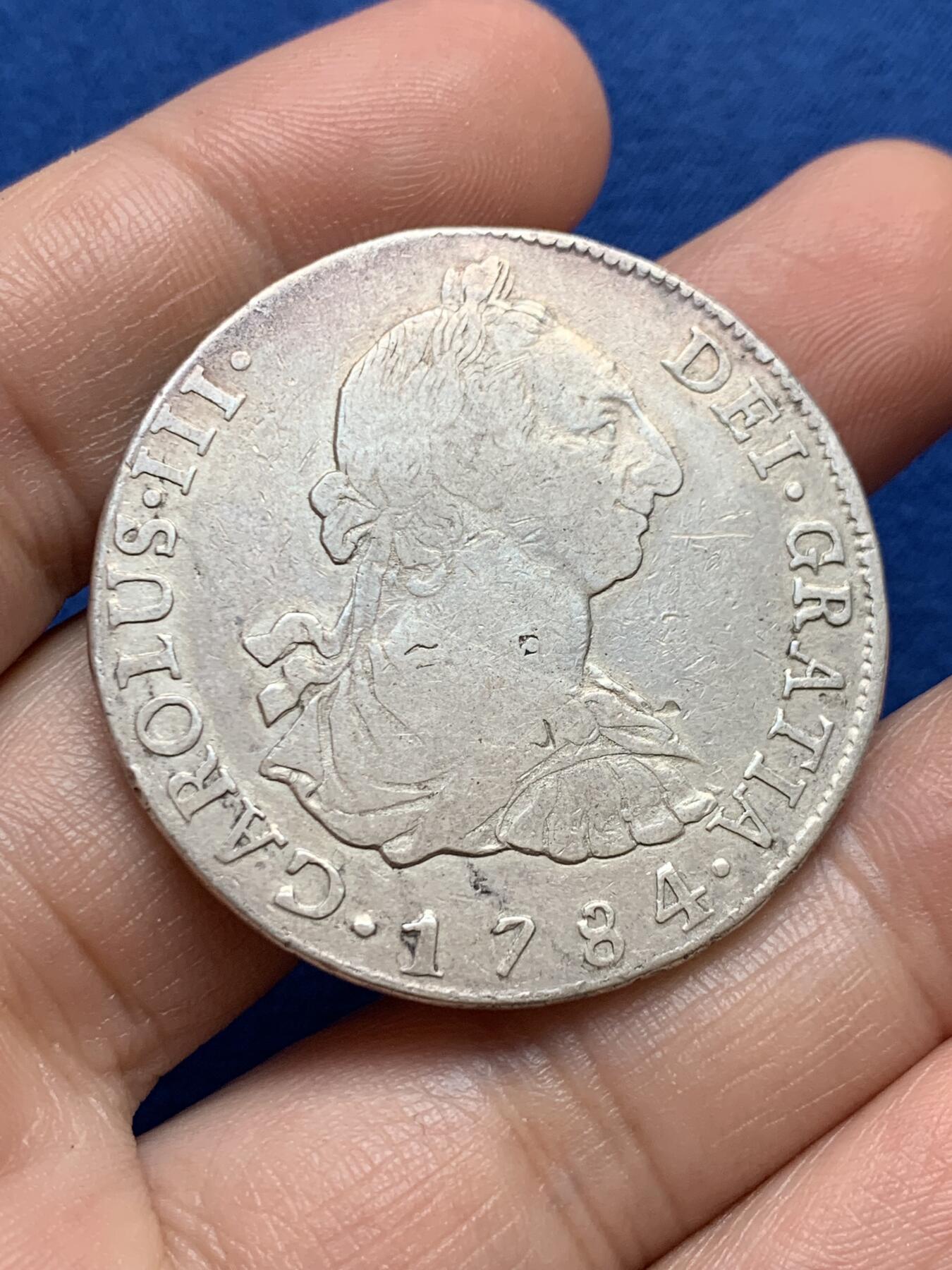 《竞宝斋》第438场 周日，周一，周二 3场连拍 （全场包邮） 西属玻利维亚1784年 8里亚尔卡洛斯三世双柱大银币，带3个检验戳