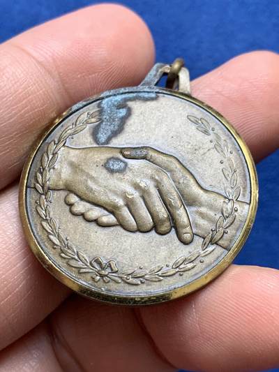 《竞宝斋》第438场 周日，周一，周二 3场连拍 （全场包邮） 山区解放44周年纪念章 14.4克 34.3mm