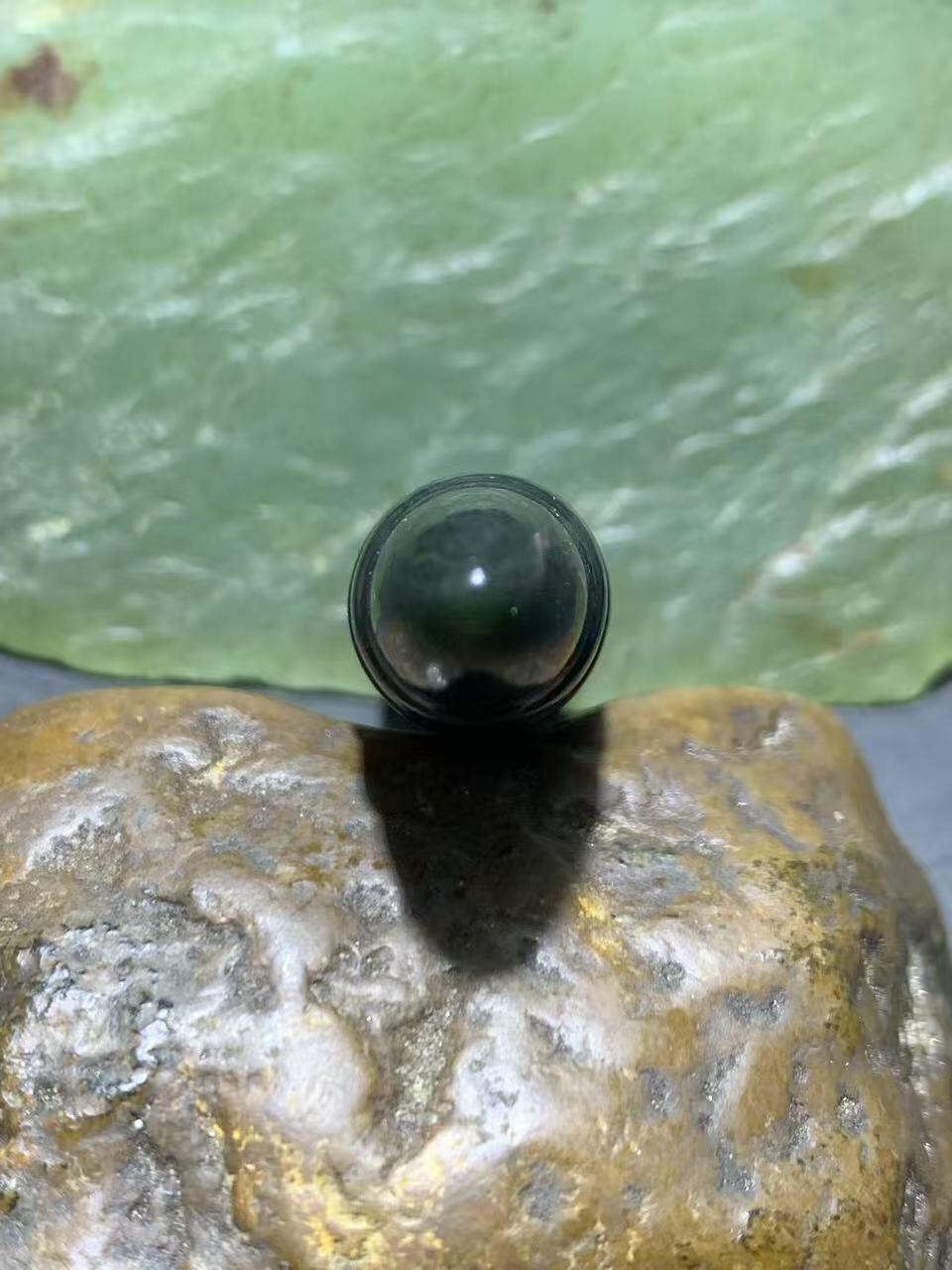 天然新疆和田青玉子 弹通货吊坠1颗，