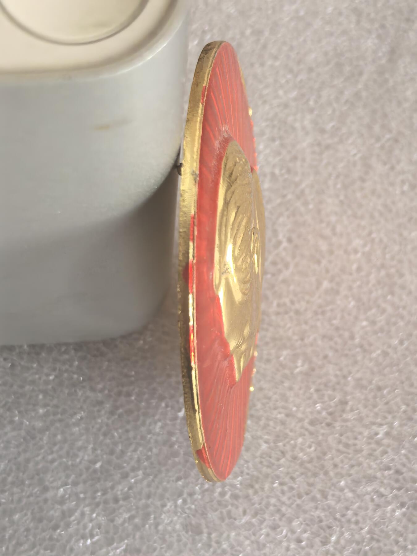 红色像章专场.包老包真.文革时期.实图拍摄.特价惠友 毛主席像章直径约55MM保真包老.编号280030