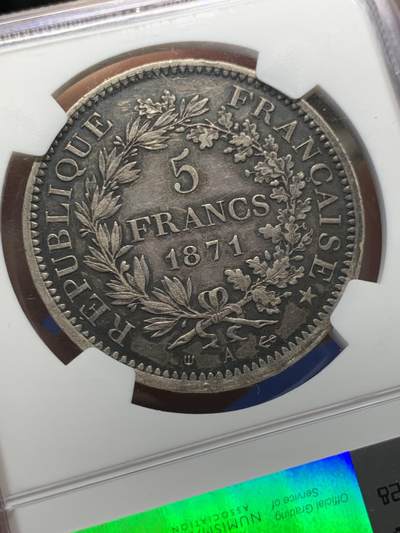 《竞宝斋》第438场 周日，周一，周二 3场连拍 （全场包邮） NGC AUD 法国1871年5法郎大力神银币，大特年名誉品，巴黎公社三叉戟厂标（71有间隔版），同品种22年HA外拍62分成交价1620美元