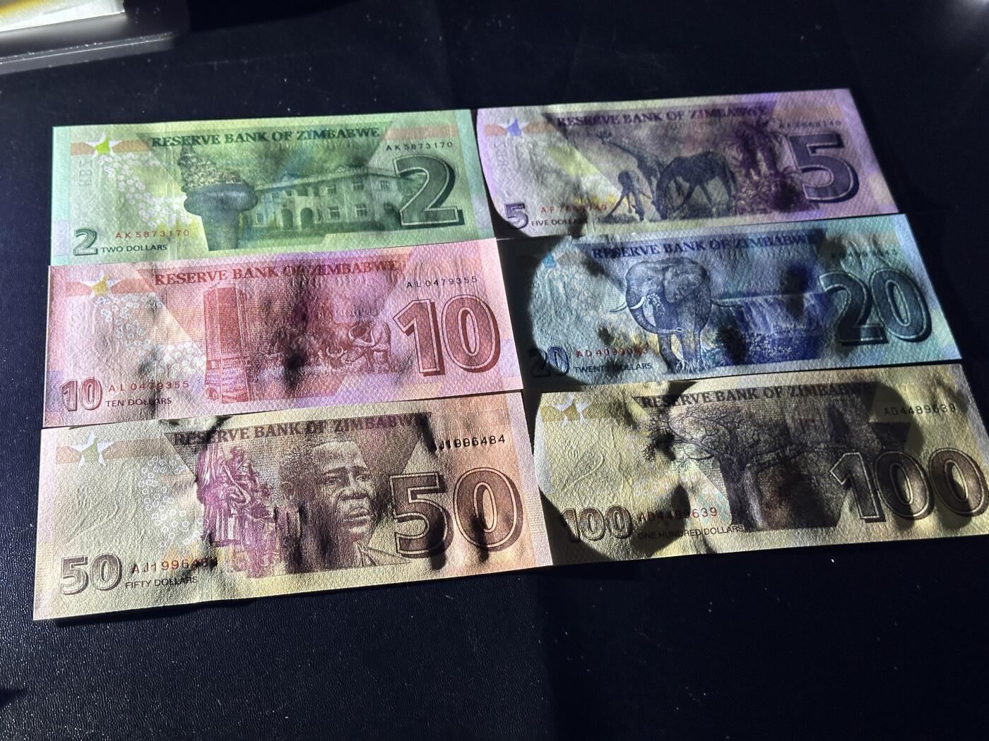 《外钞收藏家》第五百八十五期（精品场）（本平台长期征集拍品、欢迎藏友们联系合作）