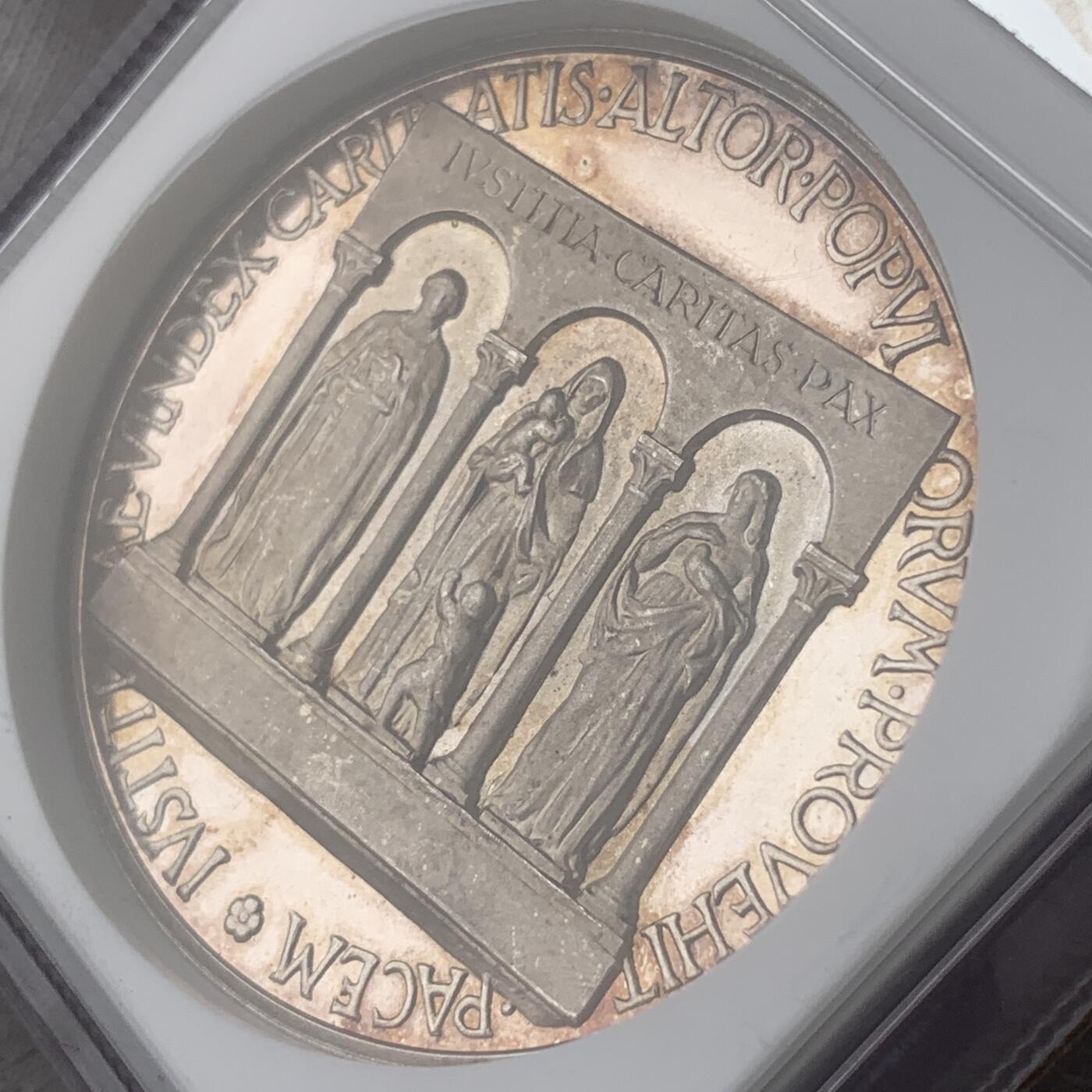 掌中浮雕-藏着的欧洲第042场 NGC MS63 : 1956年梵蒂冈教皇庇护十二世80大寿纪念银章，44mm