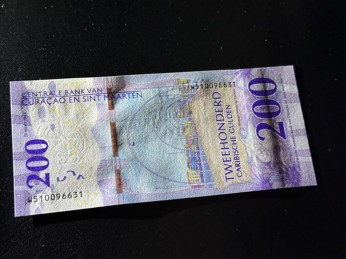 《外钞收藏家》第五百八十五期（精品场）（本平台长期征集拍品、欢迎藏友们联系合作）