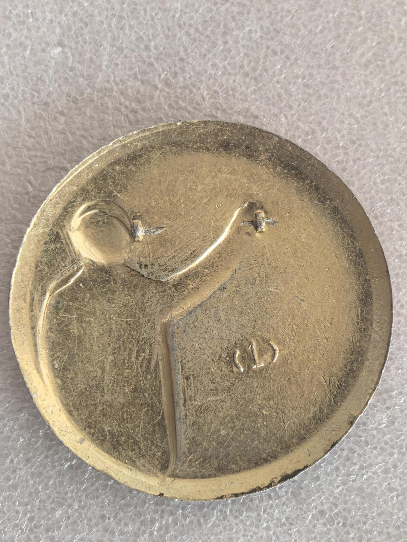 红色像章专场.包老包真.文革时期.实图拍摄.特价惠友 毛主席像章直径约60MM保真包老..编号280023