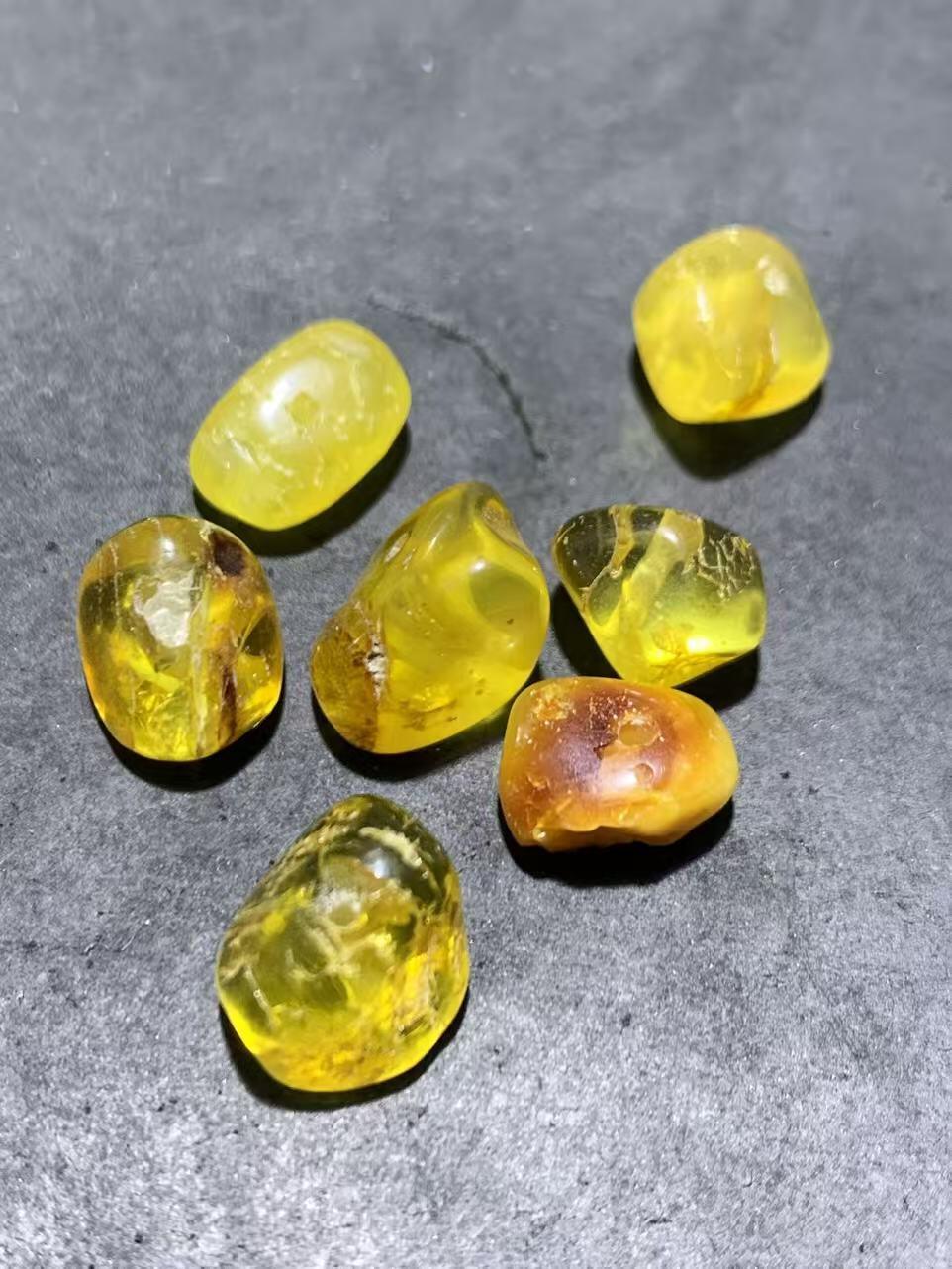 天然俄料蜜蜡通货随形散珠一组，