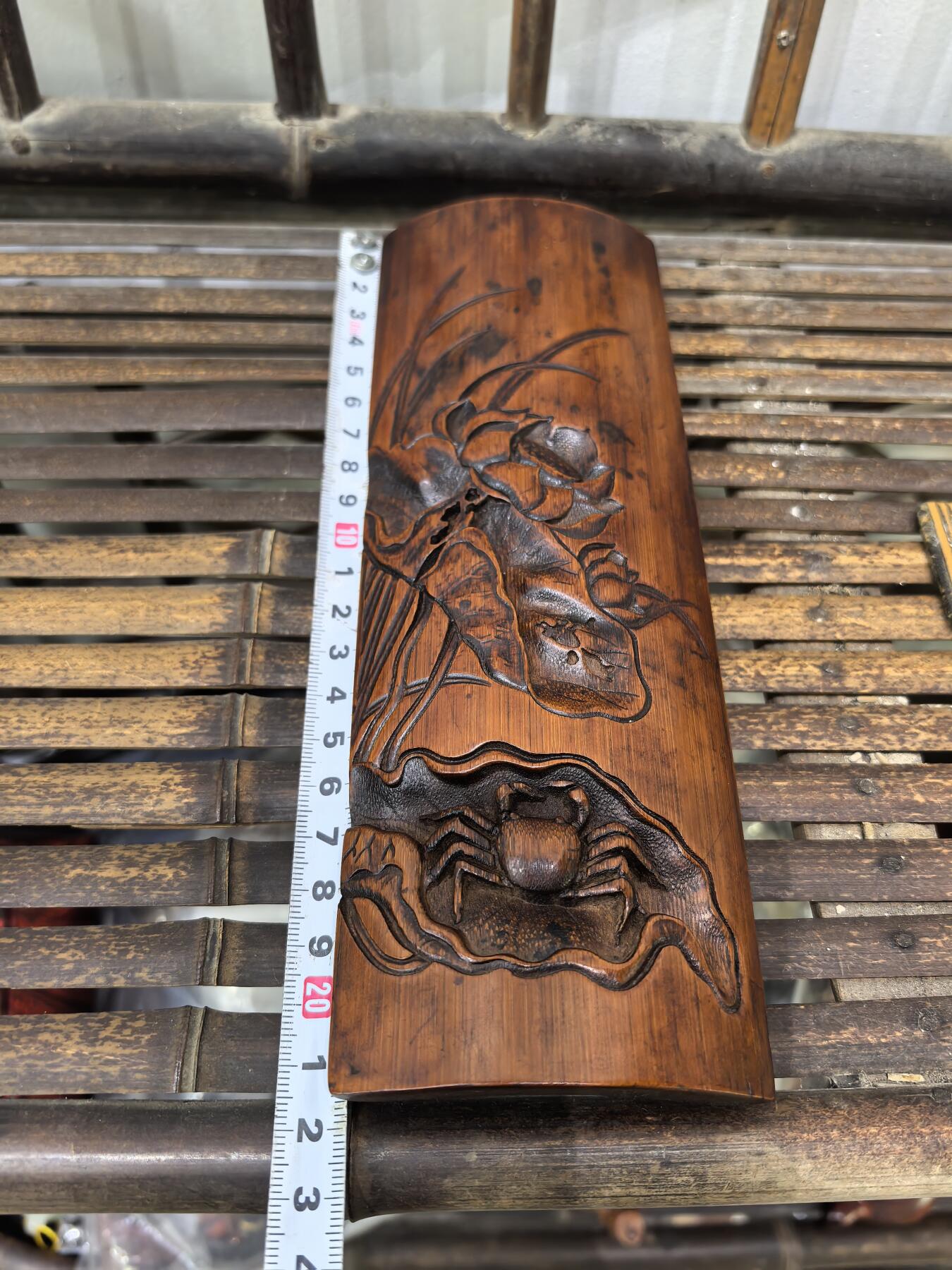 兰馨堂古玩杂项专场 老竹雕臂搁镇纸摆件清趣图河蟹图 