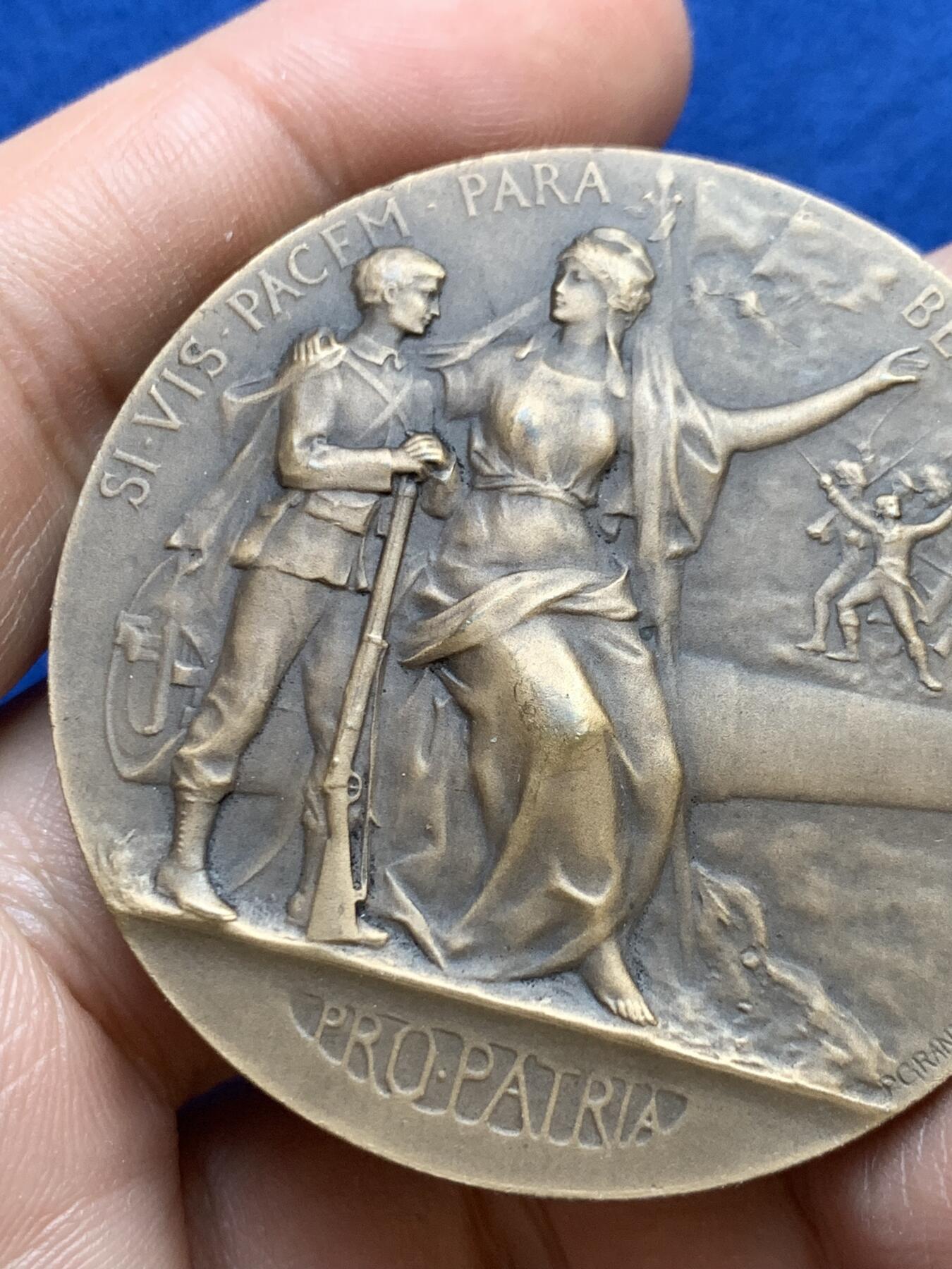 《竞宝斋》第439场 周日，周一，周二 3场连拍 （全场包邮） 法兰西1911年一战战争部备战大铜章，女神玛丽安娜端坐大炮鼓励年轻人去参战，带丰饶角边铭，直径49.6mm，重量67.7g，品相极品。