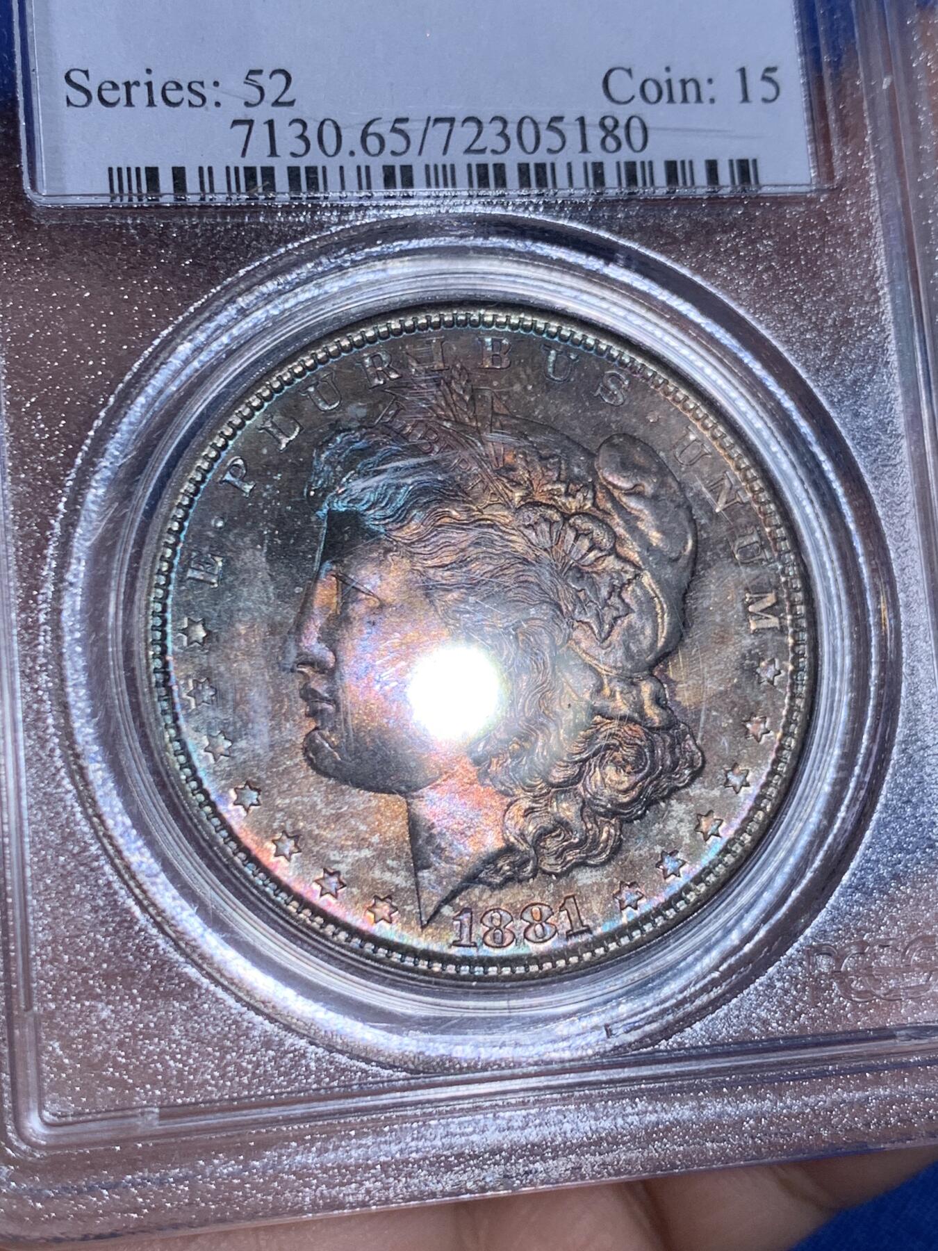 《竞宝斋》第439场 周日，周一，周二 3场连拍 （全场包邮） PCGS MS65 美国1881年摩根银币S版，原汁原味五彩老包浆，正面五彩，背面类PL状态，状态一流。