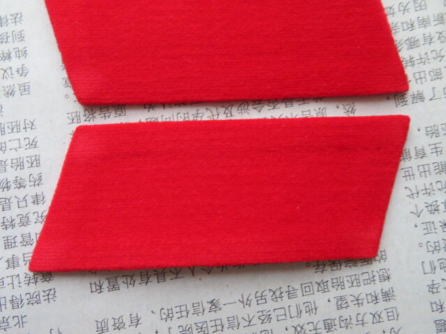 51--全新65红领章一付（无扎线版）