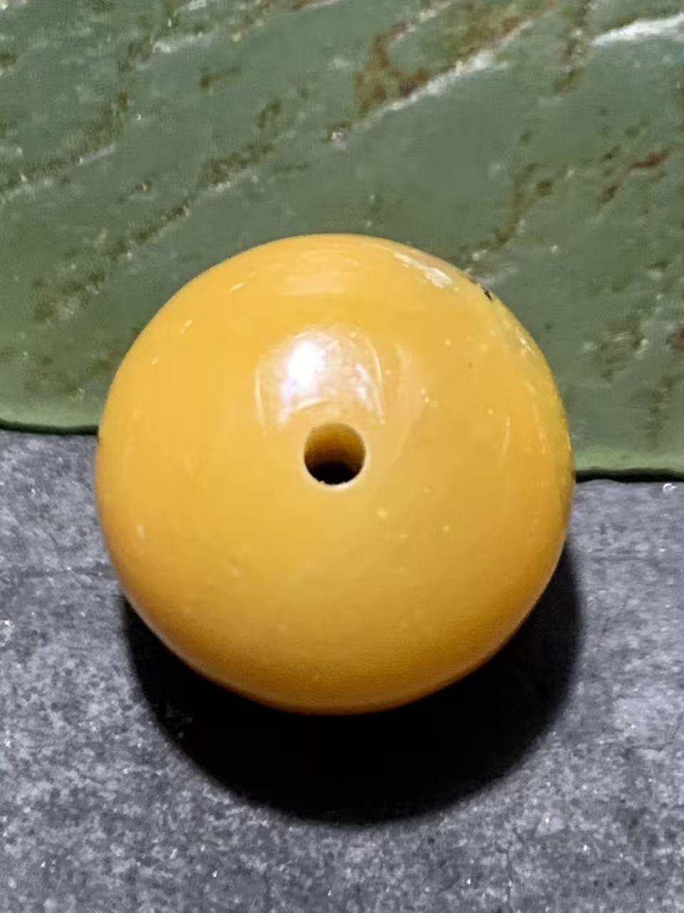 高玉化缅甸黄玉通货老形桶珠一颗！