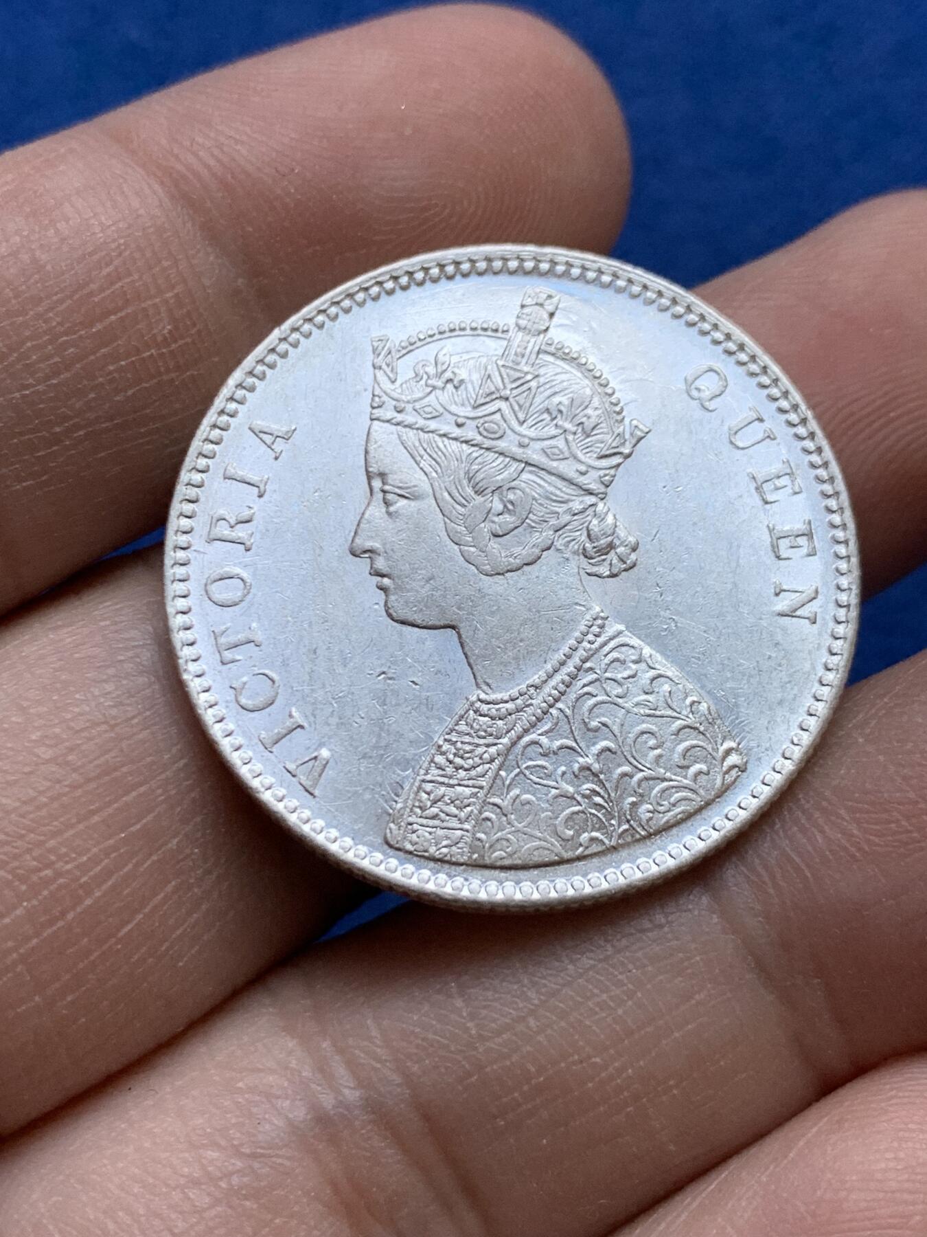 《竞宝斋》第439场 周日，周一，周二 3场连拍 （全场包邮） 英属印度1862年维多利亚女王1卢比银币 原光UNC品相