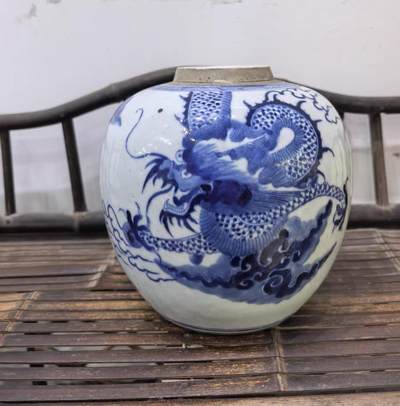 清代青花龙纹罐