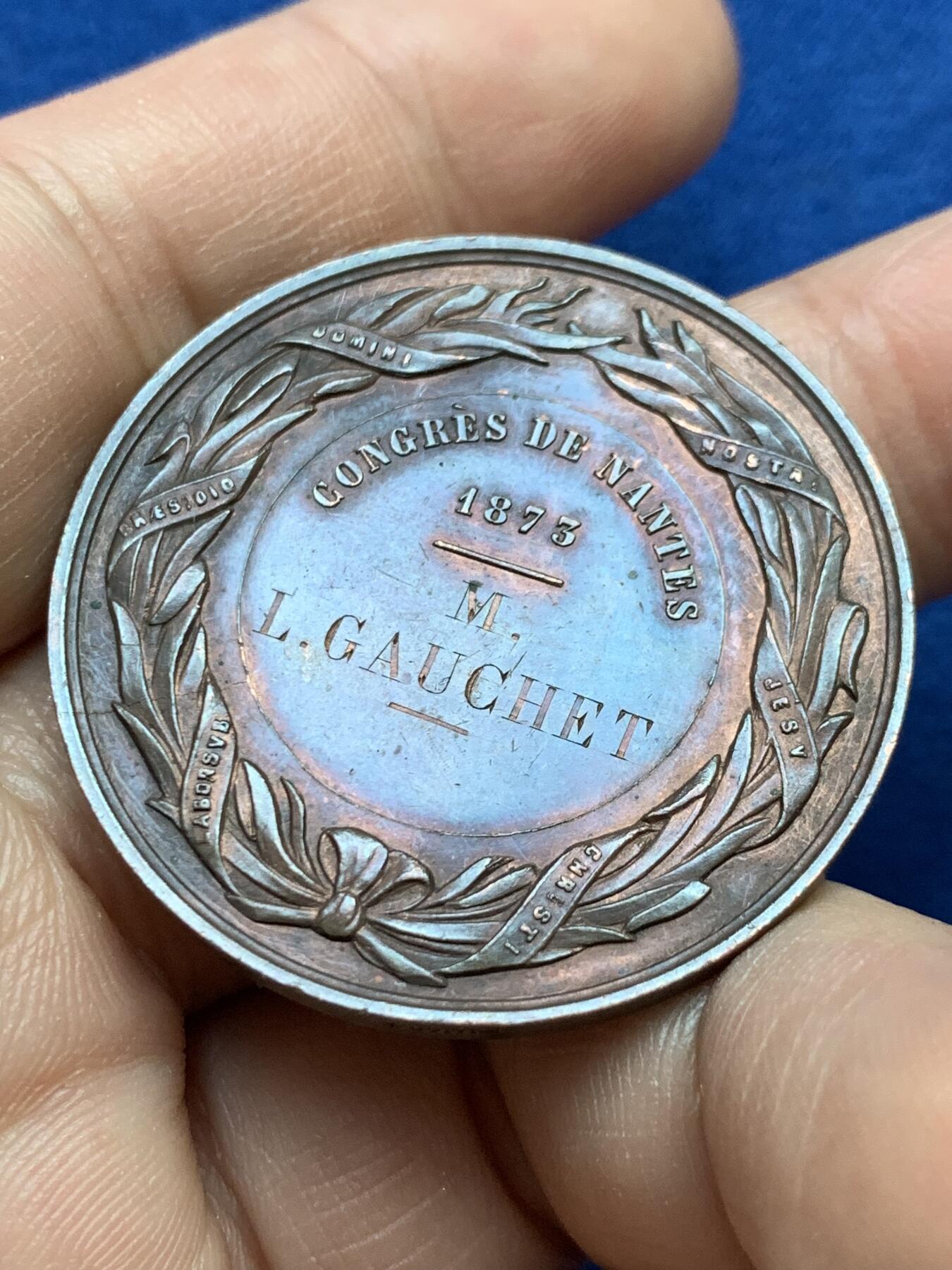 《竞宝斋》第439场 周日，周一，周二 3场连拍 （全场包邮） 法国1873年天主教工人联盟实刻纪念铜章，巴黎造币厂·E.罗韦尔雕刻大师出品，直径37.8mm，重量18.7g，带蜜蜂Cuivre边铭，少见品种。