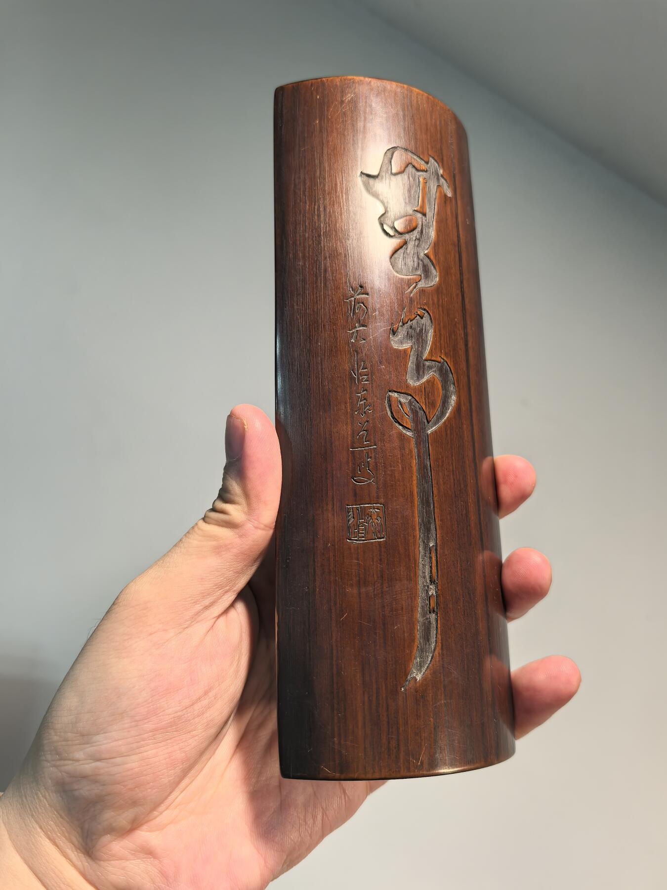 兰馨堂古玩杂项专场 老竹雕人物诗文臂搁镇纸摆件  双面雕工