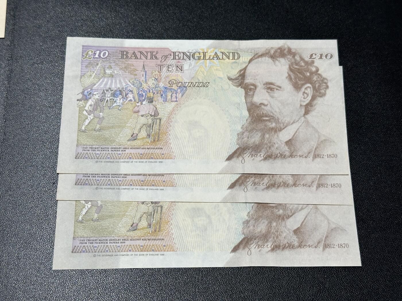 《外钞收藏家》第五百八十六期（品种丰富、精品多）（本平台长期征集拍品、欢迎藏友们联系合作） 英国E序列10镑 3张近连号 UNC-