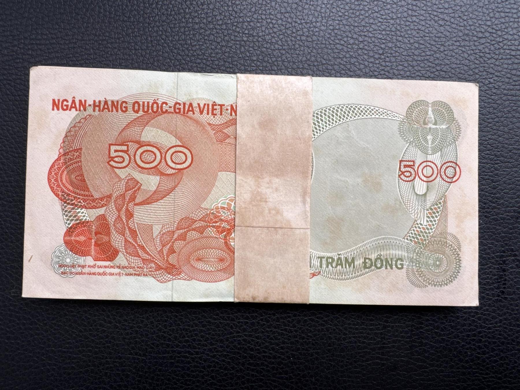 桂P钱币文化工作室拍卖第四十五期 南越500盾一刀，全新百联，前后几张轻微黄斑