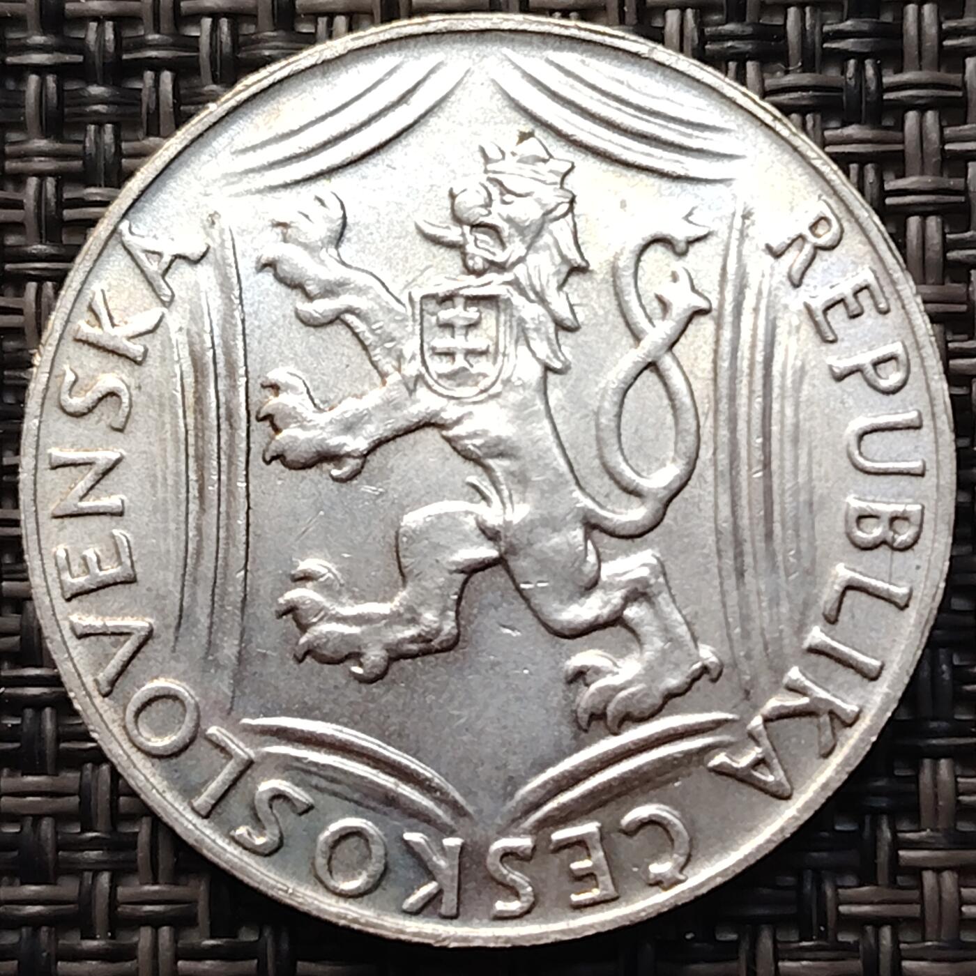 布加迪🐬～世界钱币(上海)🌾第 261 期 /  各国套币和散币 捷克斯洛伐克 1948年 国家独立30周年100克朗纪念银币