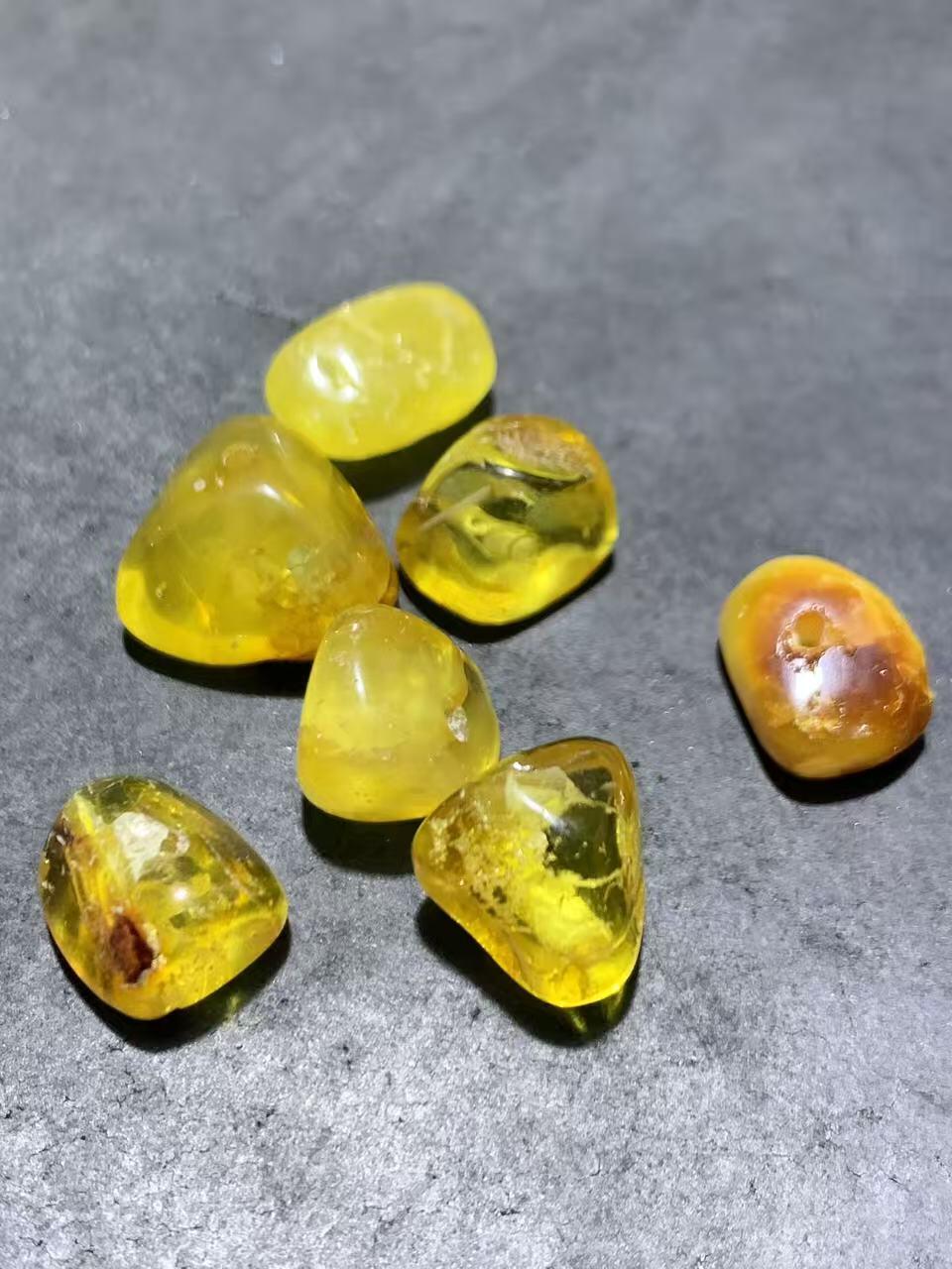 天然俄料蜜蜡通货随形散珠一组，