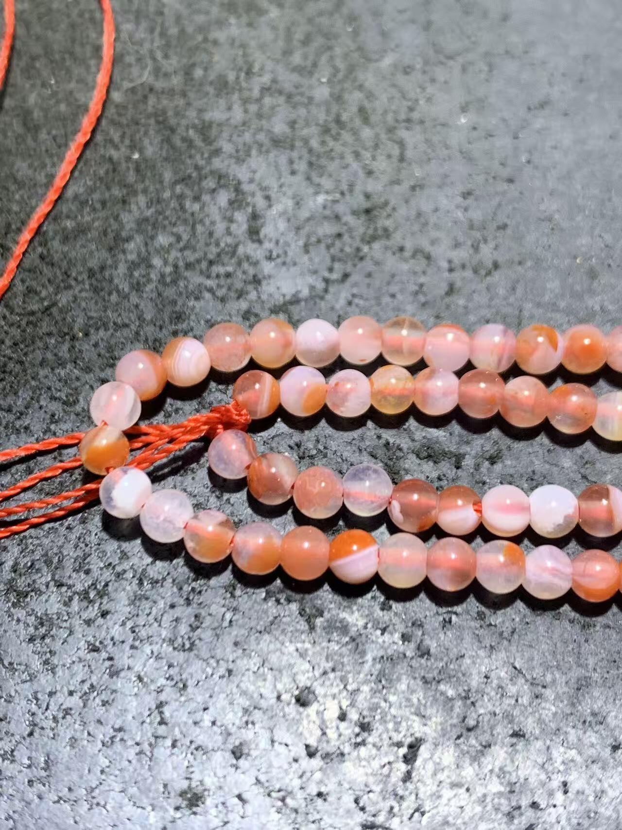 川料荔枝冻飘红南红玛瑙多圈小米珠手串一条，