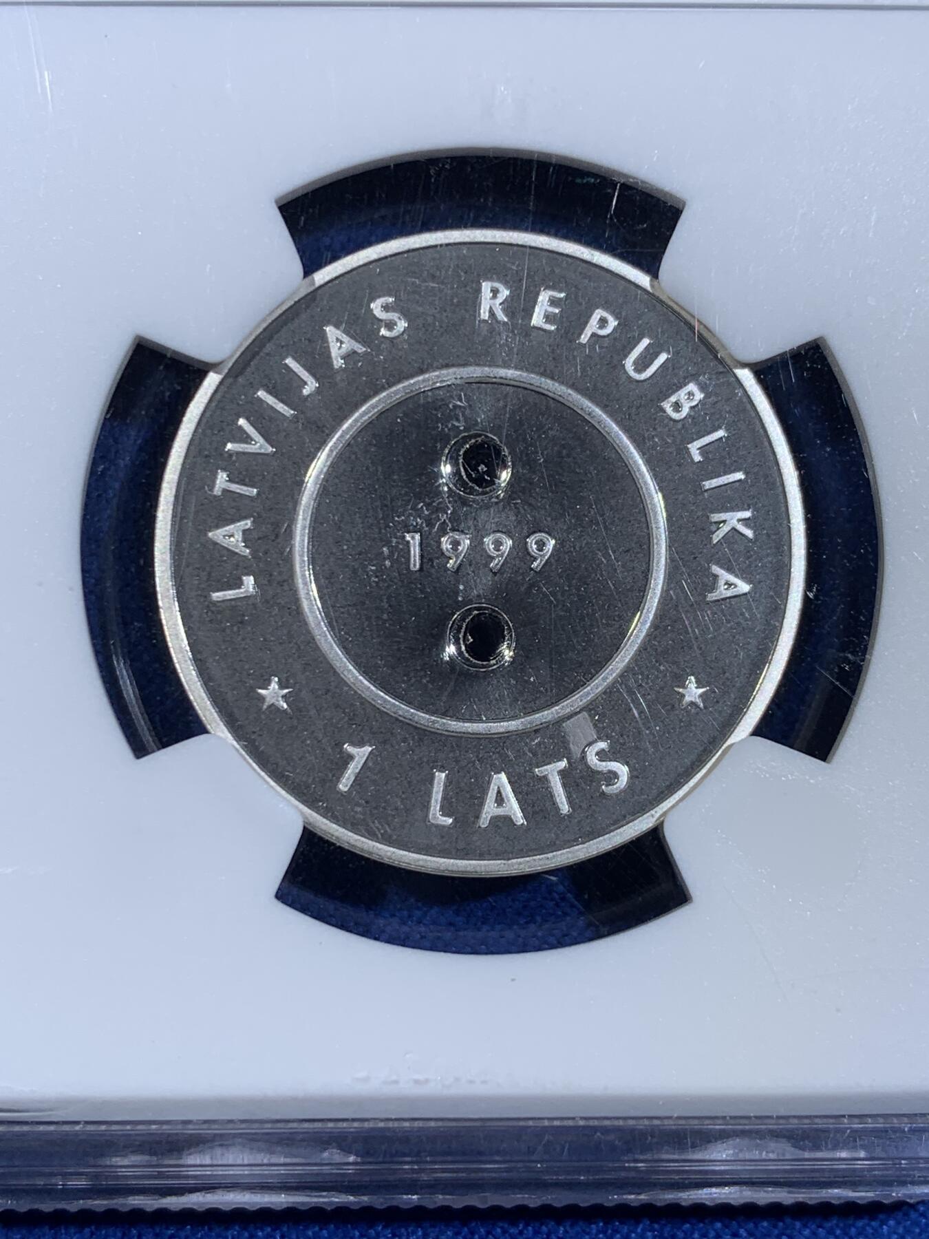 《竞宝斋》第439场 周日，周一，周二 3场连拍 （全场包邮） NGC PF68UC 获奖币 1999年 拉脱维亚 千禧年纪念银币，纽扣创意设计。