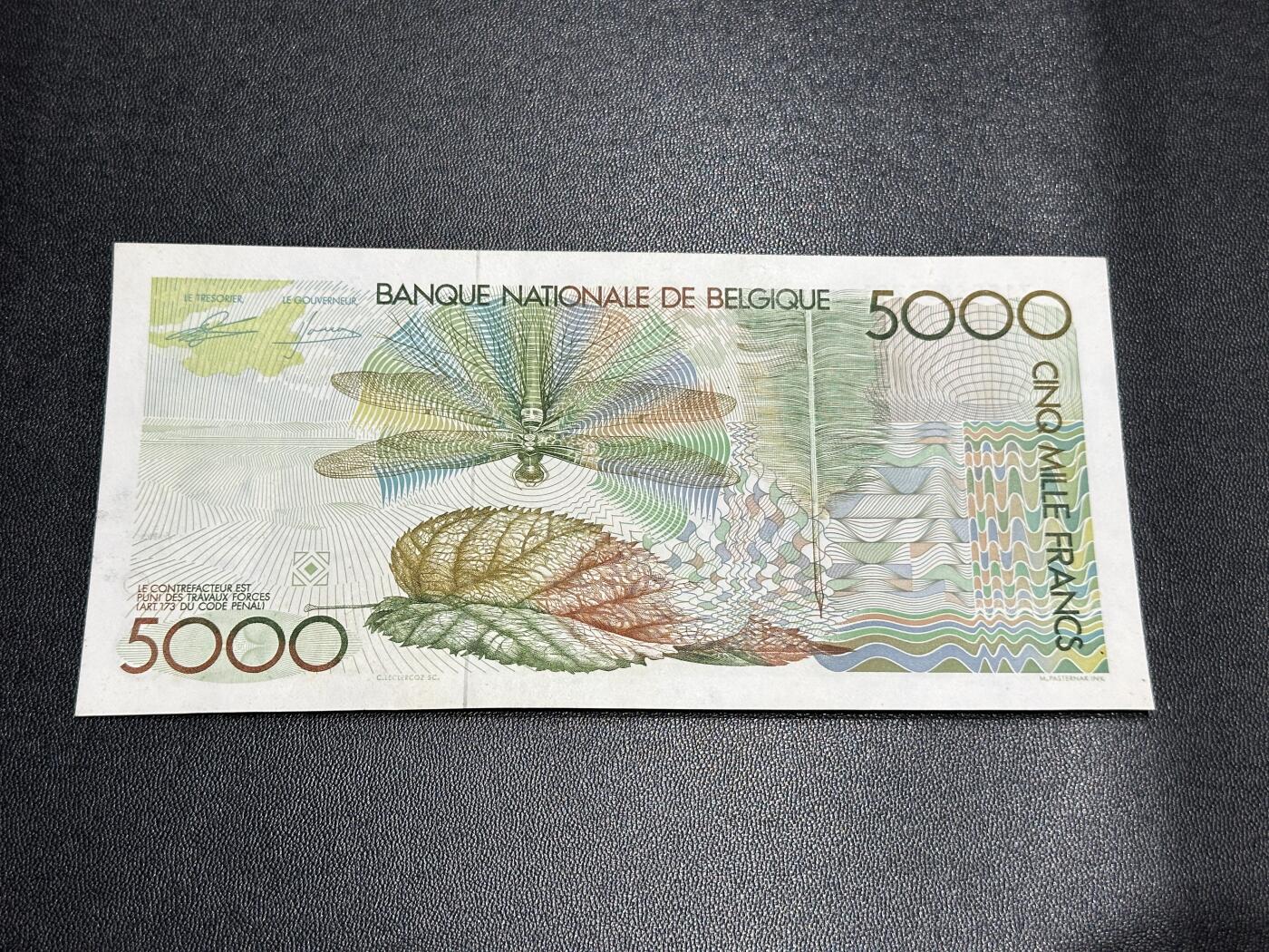 《外钞收藏家》第五百八十六期（品种丰富、精品多）（本平台长期征集拍品、欢迎藏友们联系合作） 比利时5000法郎 大蜻蜓 全新 边上轻微荧光瑕疵