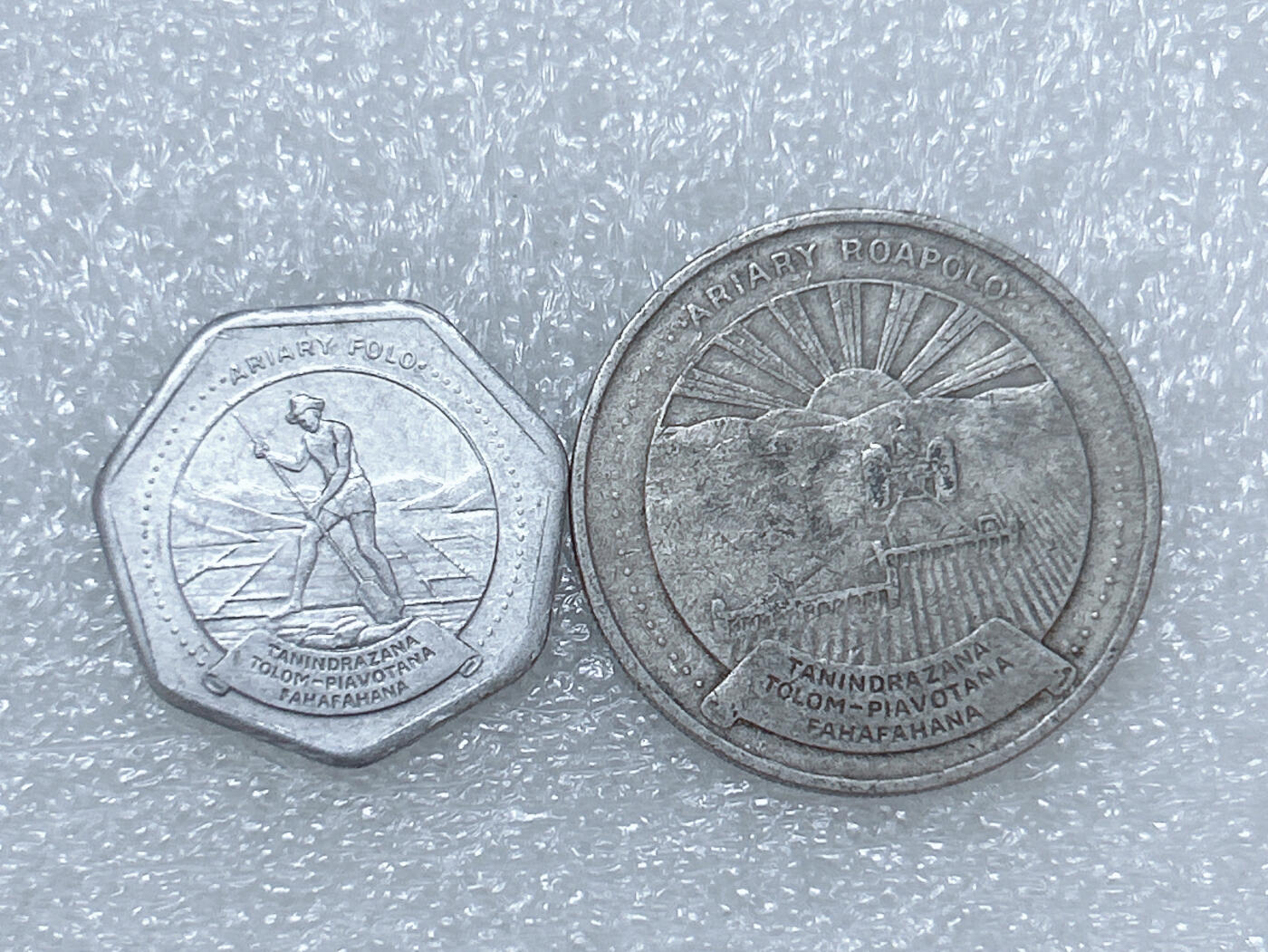 第一海外回流一元起拍收藏 散集专场  第268期 马达加斯加硬币 2枚
