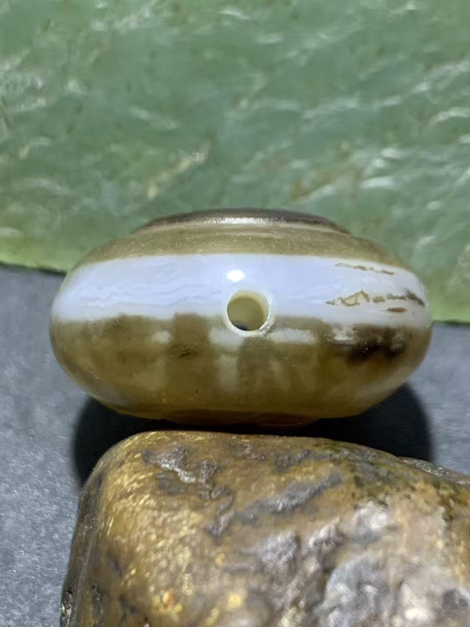 精品亚光药师玛瑙手工双面雕刻无相佛莲花板珠（背云）一颗！