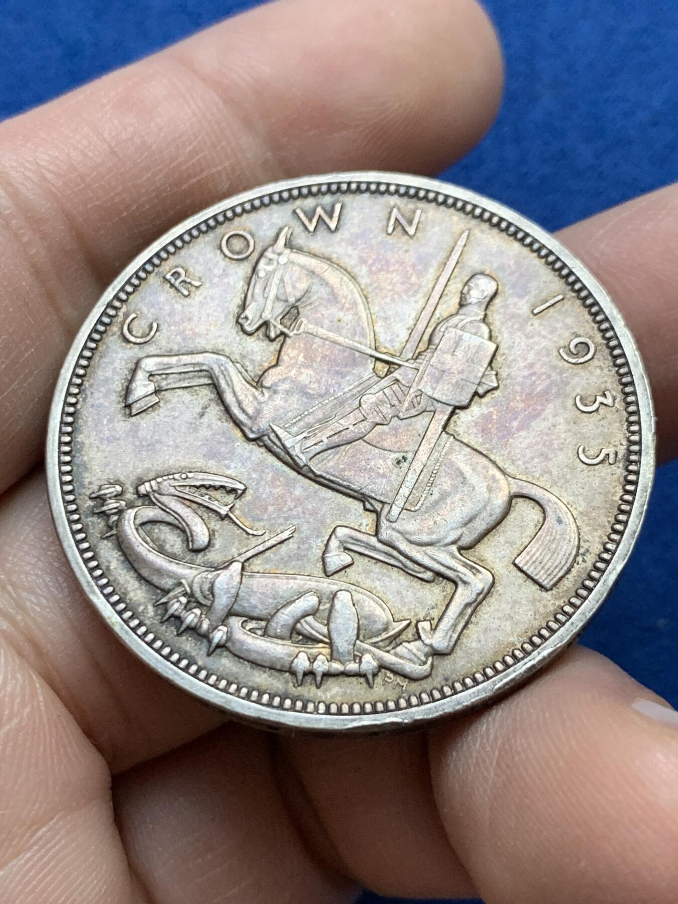 《竞宝斋》第439场 周日，周一，周二 3场连拍 （全场包邮） 英国1935年乔治五世1克朗木马剑银币，深包浆