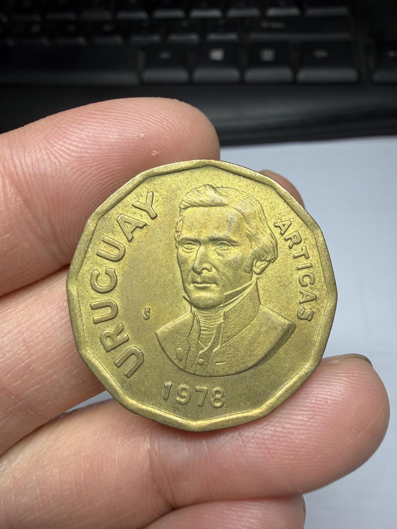 2025年集古藏今外币拍卖第十期-第7场—（总第287拍），可以寄存60天，满160元包邮。 1978年乌拉圭1比索