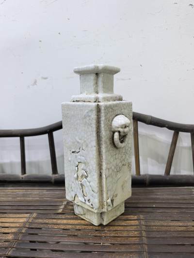 清代哥釉开碎片瓷四方瓶