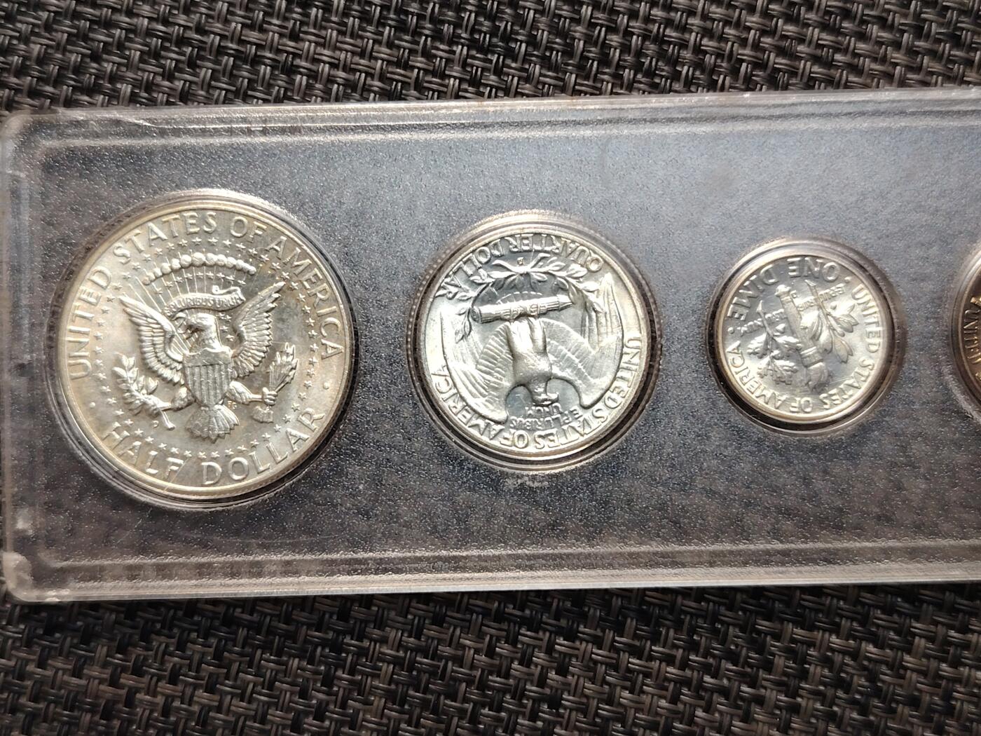 布加迪🐬～世界钱币(上海)🌾第 260 期 /  各国套币和散币 美国🇺🇸 1964年 5枚套币 3枚银币(低银版)