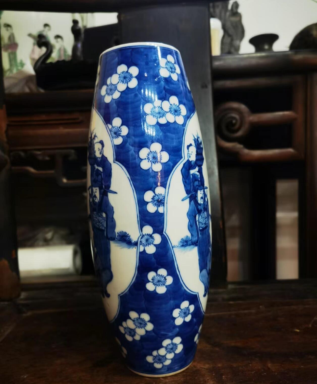 兰馨堂瓷器专场 青花冰梅开窗八仙人物纹橄榄瓶 