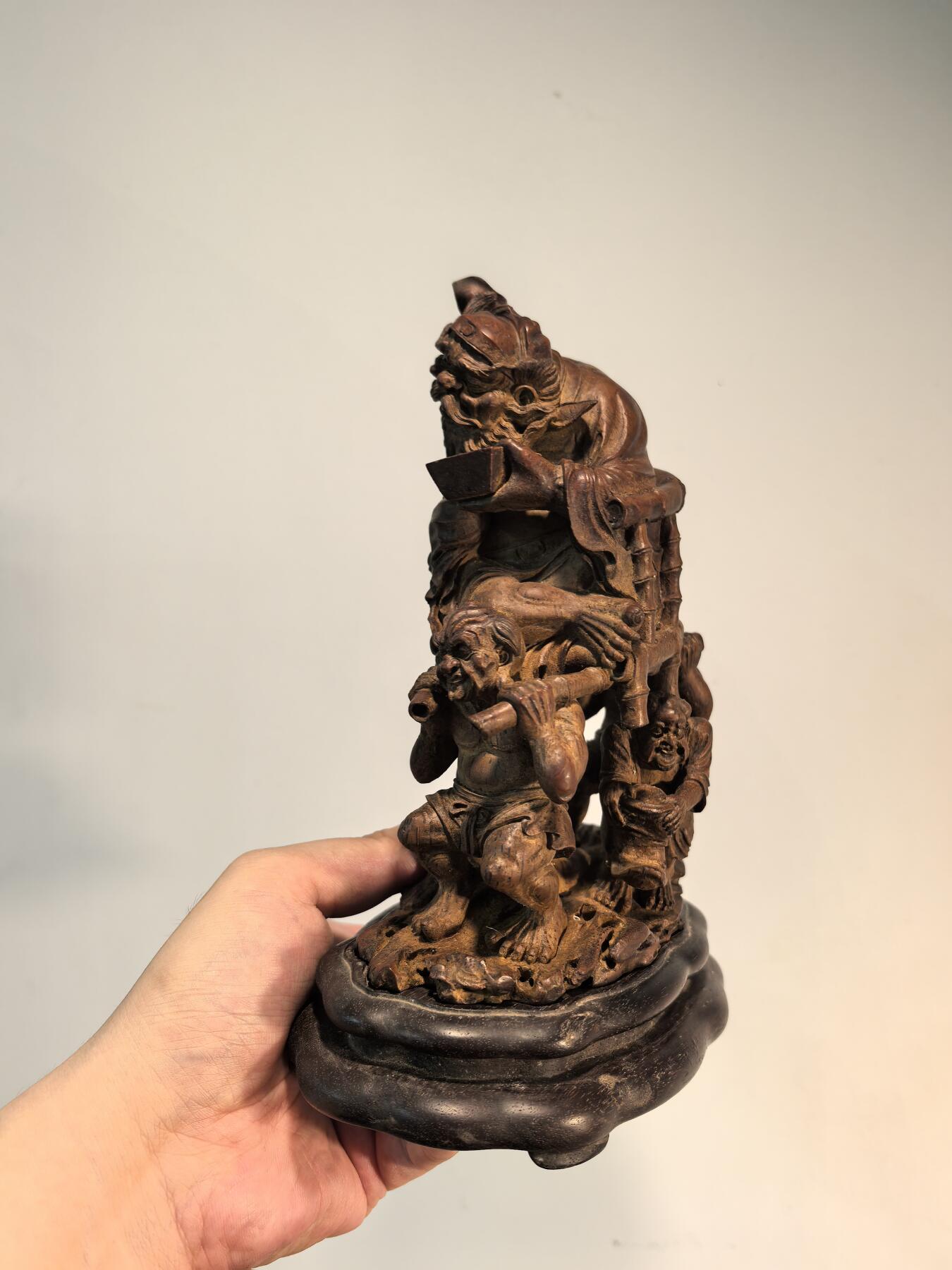 兰馨堂古玩杂项专场 老竹雕名家制钟馗醉酒小鬼抬轿摆件老红木座 