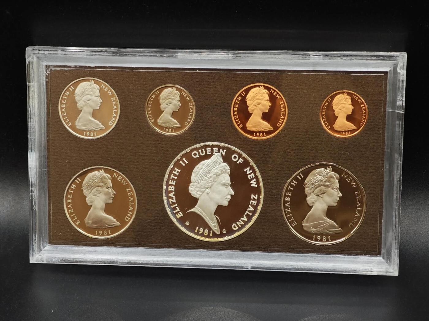 【淘币小摊】实时拍第七百九十九拍   银币套币场   满百包邮可预留二周 每周一统一发货   新西兰1981年精制套币含皇室访问一元精制银币