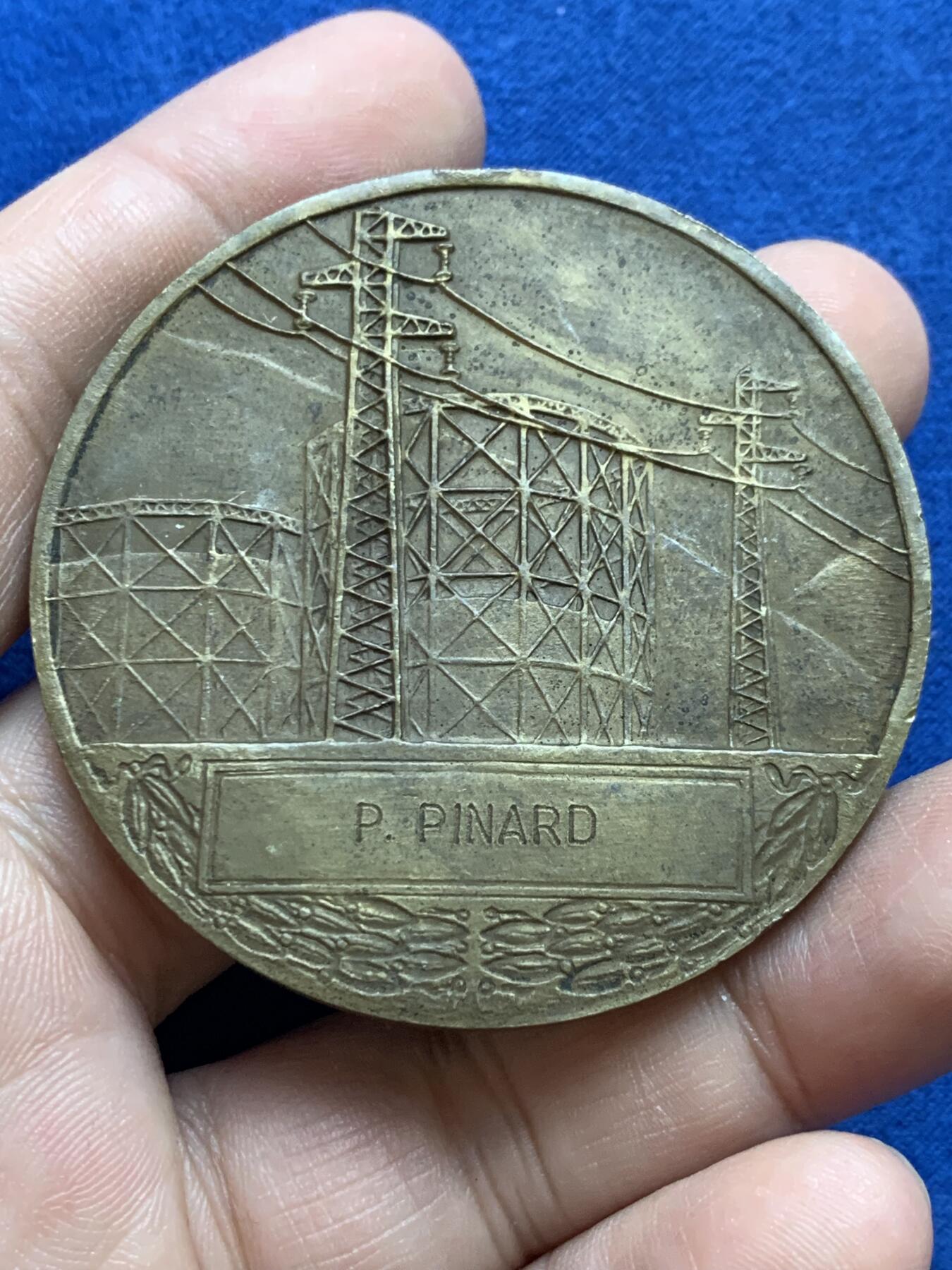 《竞宝斋》第439场 周日，周一，周二 3场连拍 （全场包邮） 四枚一组 外国纪念章 总重约244.9克 36.3-59.5mm