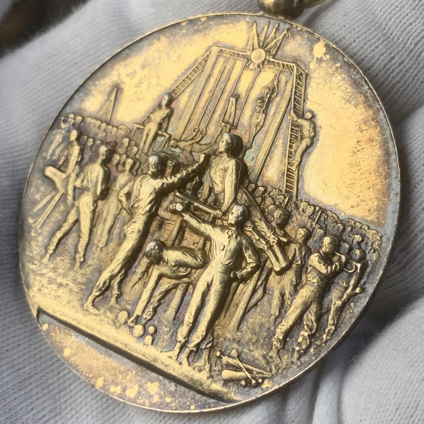 掌中浮雕-藏着的欧洲第042场 1897年法国体操比赛奖章，镀金银章，50mm，41.25g