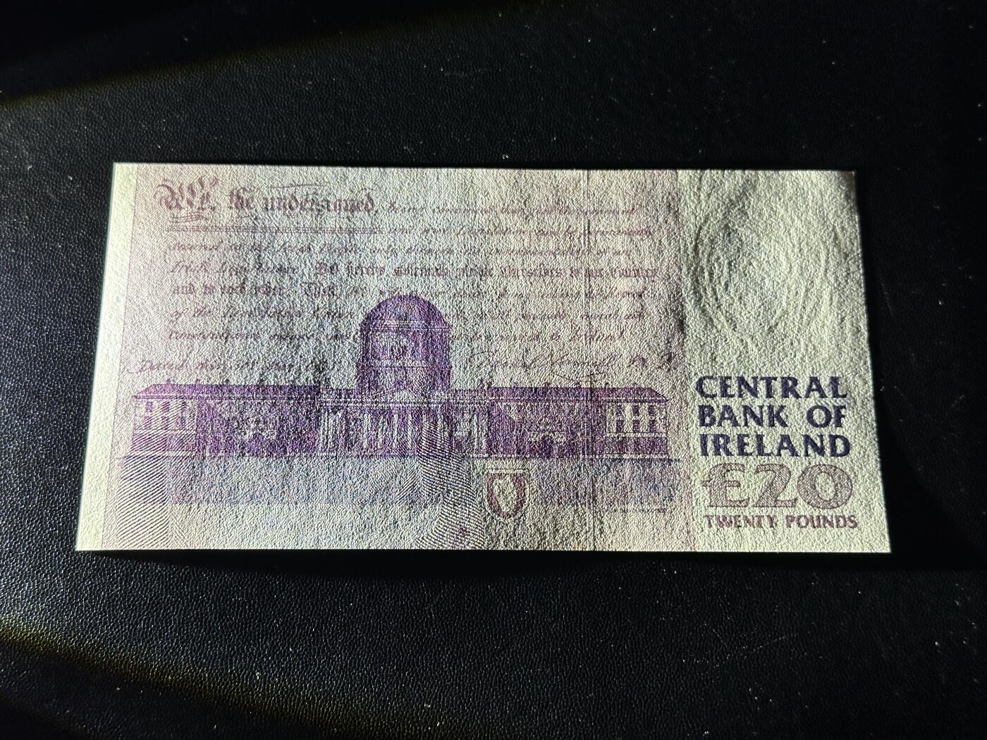 《外钞收藏家》第五百八十六期（品种丰富、精品多）（本平台长期征集拍品、欢迎藏友们联系合作） 1999年爱尔兰20镑 全新 为PMG65剪壳裸币