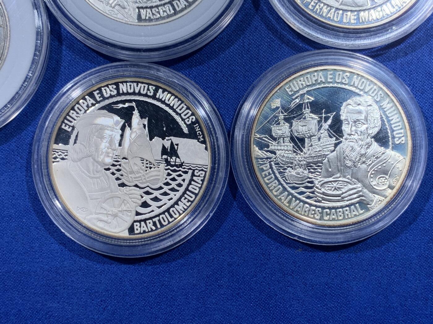 《竞宝斋》第439场 周日，周一，周二 3场连拍 （全场包邮） 五枚一组 葡萄牙1993、1995、1996、1997年25埃居大银币——航海家迪亚士、达伽马、卡布拉尔、麦哲伦（约28g*4=112g，925银）+1991年2.5埃居铜镍币——航海家亨利王子（约16.5g）