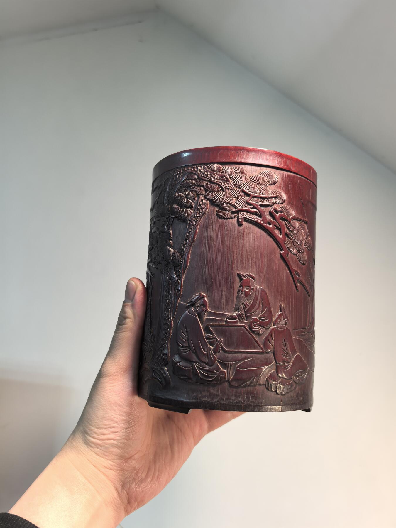 兰馨堂古玩杂项专场 笔筒清代木雕名家刻竹雕人物松下对弈人物故事笔筒 