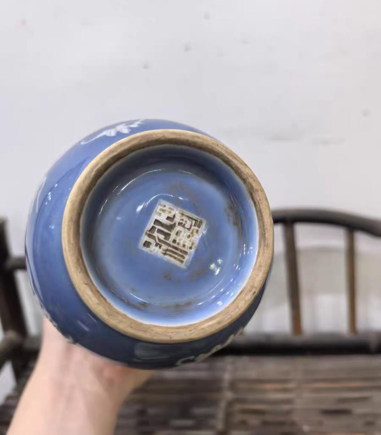 兰馨堂瓷器专场 回流宝石蓝釉浮雕富贵满堂棒槌瓶摆件百福 