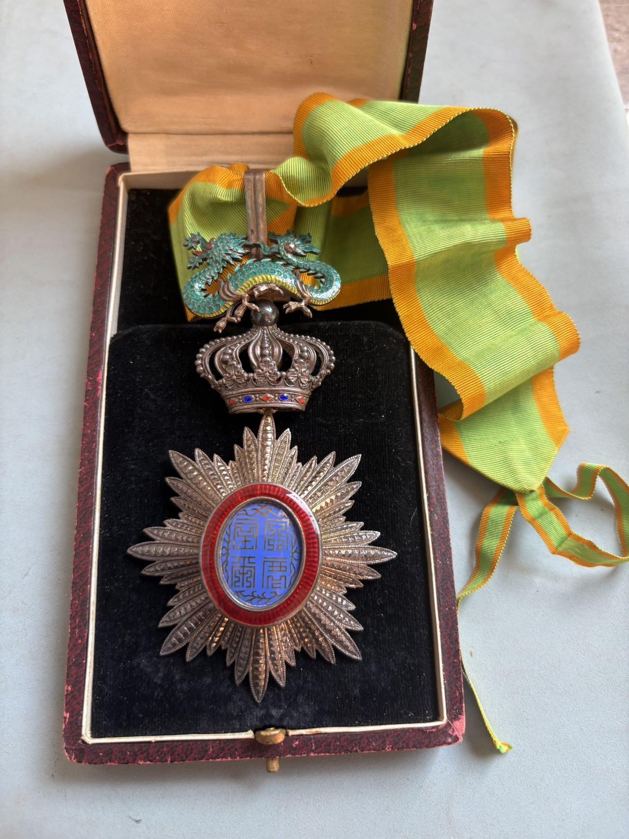 盛世勋华——号角文化勋章邮票专场拍卖第288期 法国安南指挥官级级青龙勋章 银制带银标的定制版本 巴黎亚瑟贝特朗珠宝商定制版， 带原盒