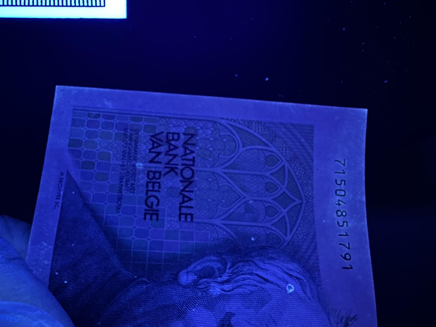 《外钞收藏家》第五百八十六期（品种丰富、精品多）（本平台长期征集拍品、欢迎藏友们联系合作） 比利时5000法郎 大蜻蜓 全新 边上轻微荧光瑕疵