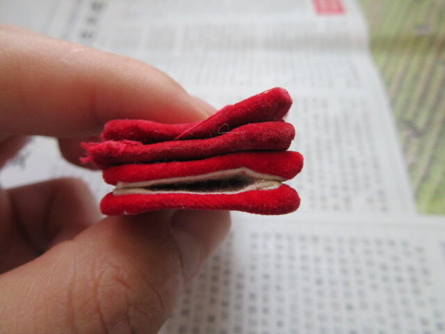 76--使用过的65早期领章两付两个版本