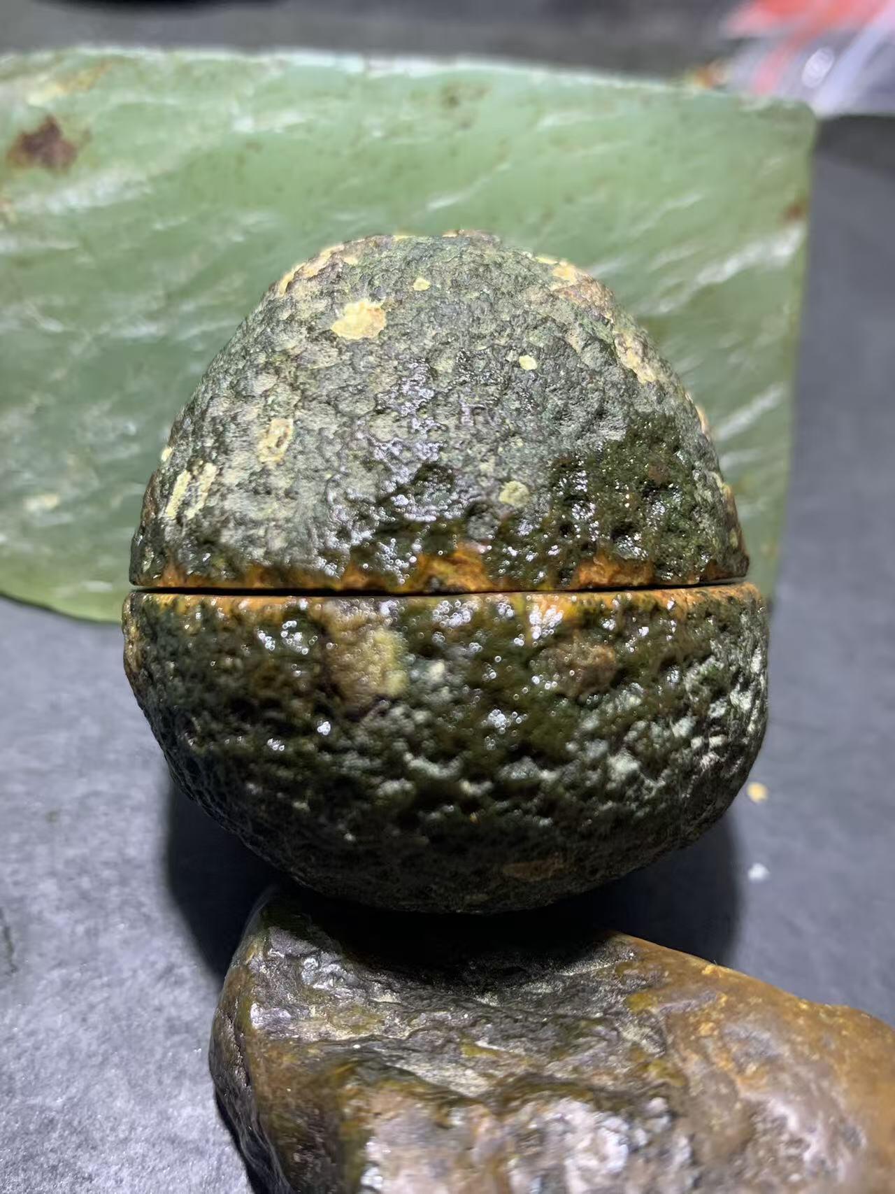 精美亚光原皮冰飘心战国红玛瑙对切原石摆件一对