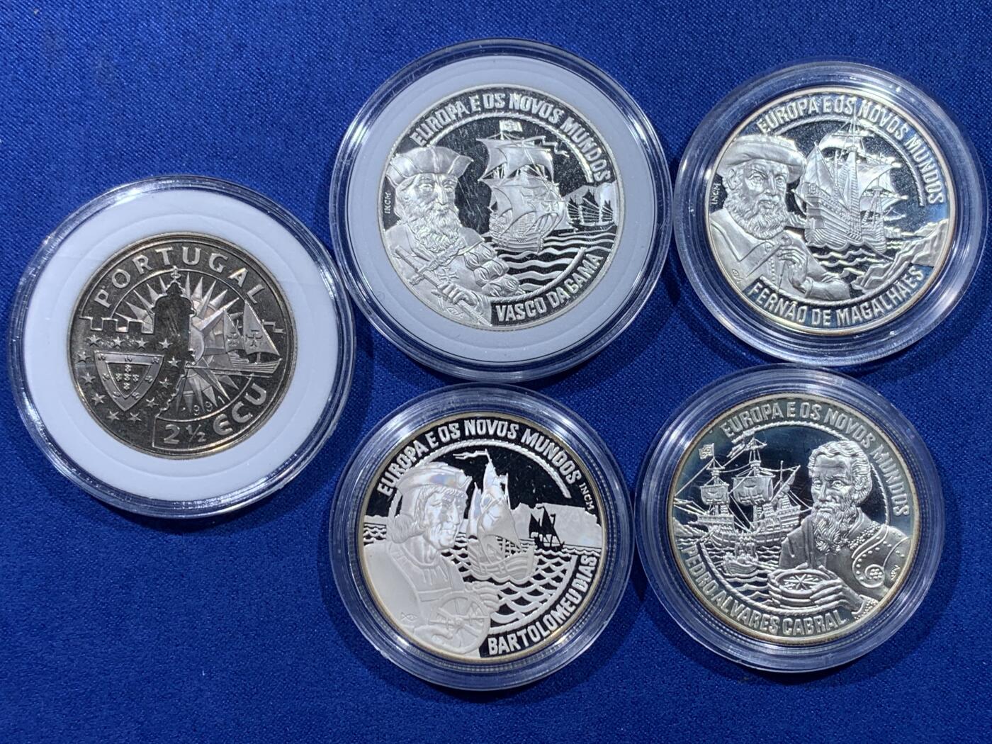 《竞宝斋》第439场 周日，周一，周二 3场连拍 （全场包邮） 五枚一组 葡萄牙1993、1995、1996、1997年25埃居大银币——航海家迪亚士、达伽马、卡布拉尔、麦哲伦（约28g*4=112g，925银）+1991年2.5埃居铜镍币——航海家亨利王子（约16.5g）