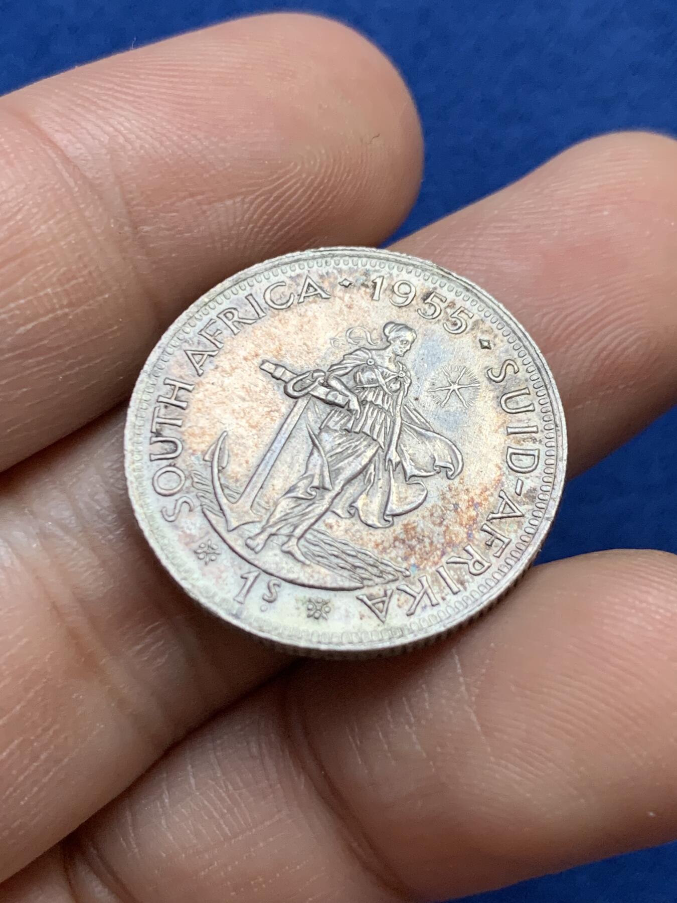 《竞宝斋》第439场 周日，周一，周二 3场连拍 （全场包邮） 英属 南非 1955年 1先令 伊丽莎白二世 银币 好转光稍有清洗