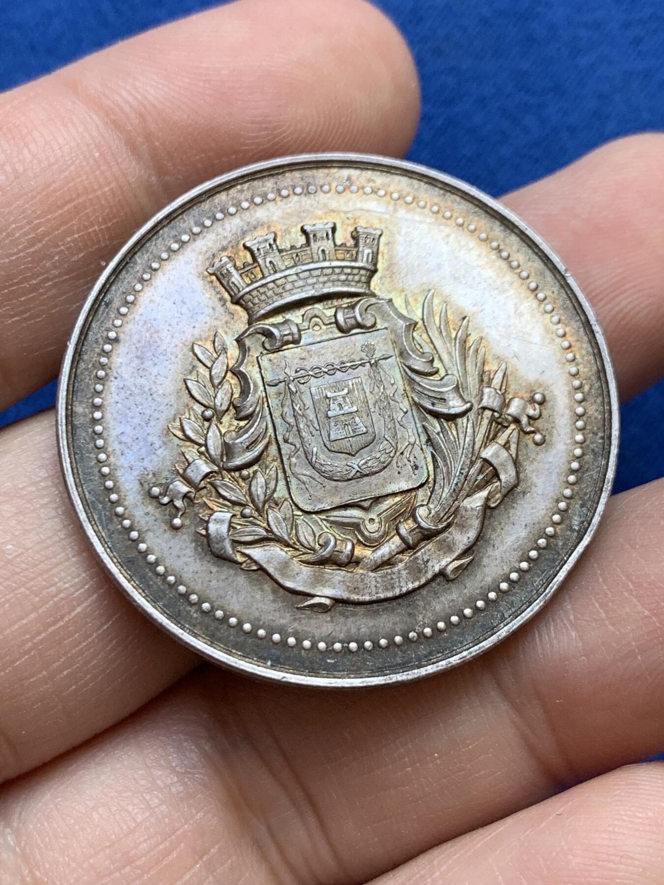 《竞宝斋》第439场 周日，周一，周二 3场连拍 （全场包邮） 法国19世纪卡昂市市徽纪念银章 丰饶角银标 22克 36.2mm